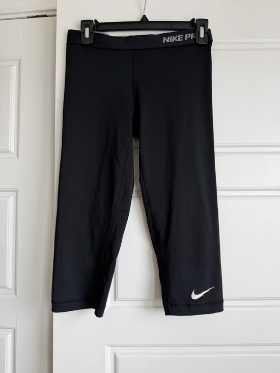Nike Pants - 070 - Nike Pro Black Capri Leggings with White Swoosh Sz M